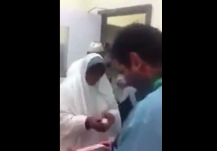 بالفيديو.. رد فعل حاجة مصرية بعد منحها علاجاً مجانياً 