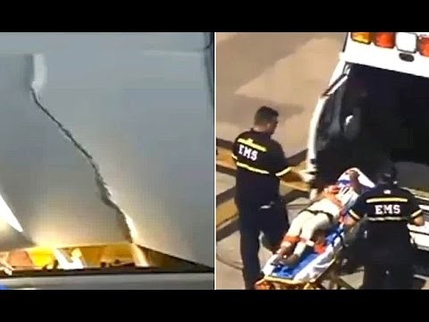 بالفيديو.. راكب يهشم سقف طائرة برأسه