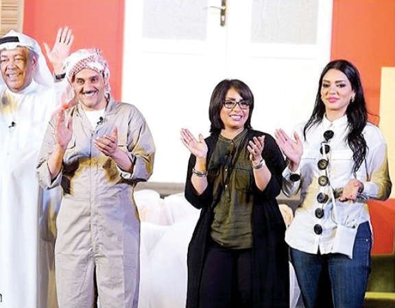 مي مع الفرج والبريكي وعبير احمد في المسرحية﻿