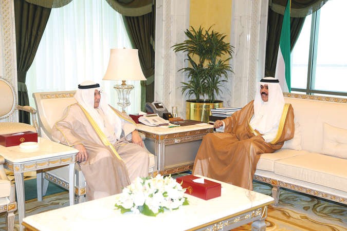 سمو نائب الامير وولي العهد الشيخ نواف الاحمد مستقبلا الشيخ خالد الجراح