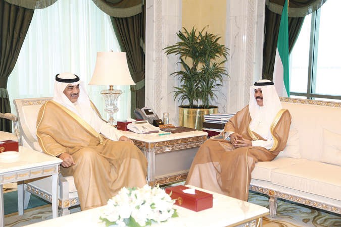 سمو نائب الامير وولي العهد الشيخ نواف الاحمد مستقبلا الشيخ صباح الخالد