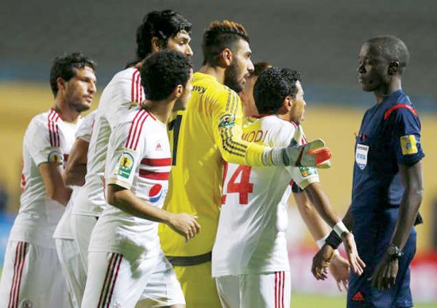 احتجاجات لاعبي الزمالك لم تفلح مع الحكم