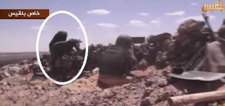 بالفيديو.. لحظة إصابة مقاوم في مأرب برصاص قناص "حوثي ".. شاهد ماذا قال لزملائه