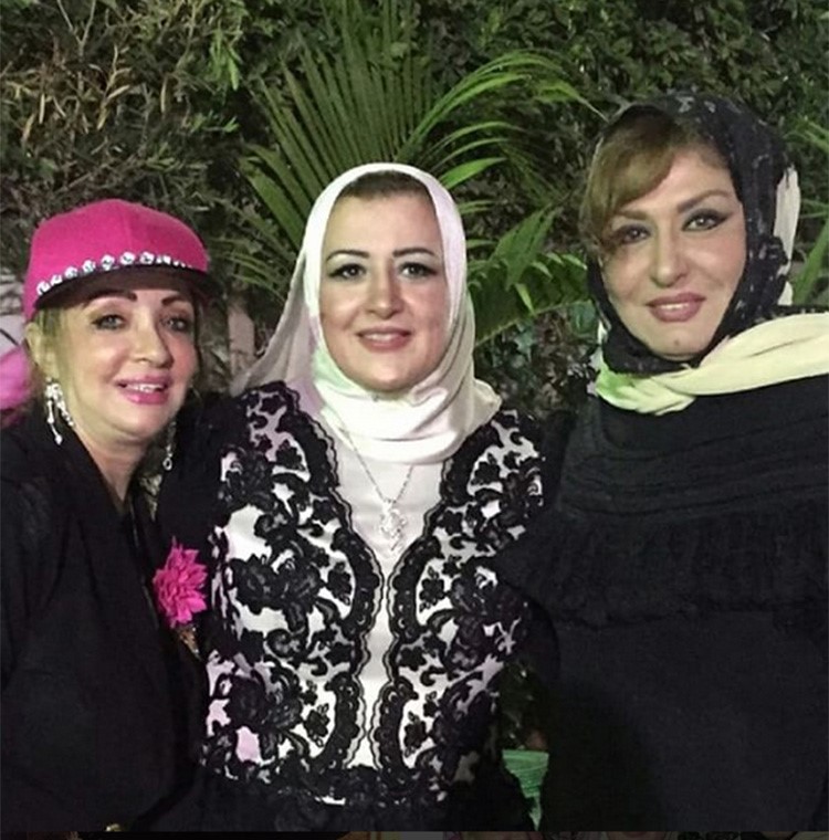 شاهد.. سهير رمزي تقترب من خلع الحجاب بهذه الصور