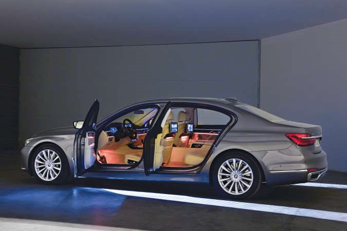 BMW الفئة السابعة على عرش الفخامة مجدداً
