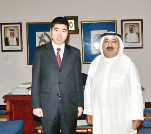 وزير الديوان الاميري الشيخ ناصر صباح الاحمد مستقبلا السفير الصيني