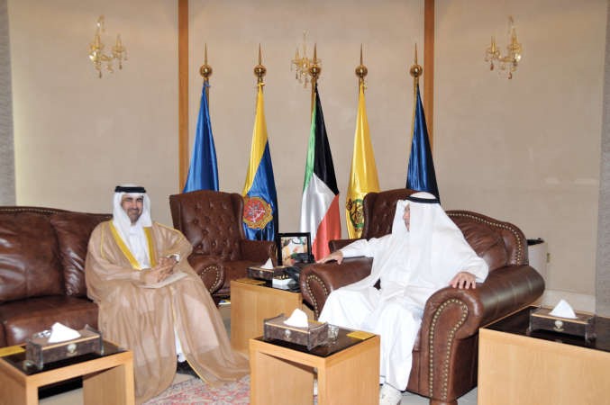 الشيخ خالد الجراح مستقبلا السفير الاماراتي رحمة الزعابي﻿