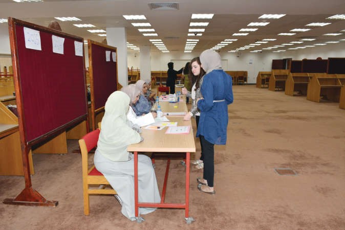 طالبات يسجلن تمهيدا للتصويت 	ريليش كومار ﻿