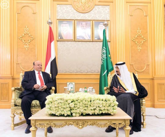 خادم الحرمين الشريفين الملك سلمان بن عبدالعزيز مستقبلا الرئيس اليمني عبد ربه منصور هادي واس