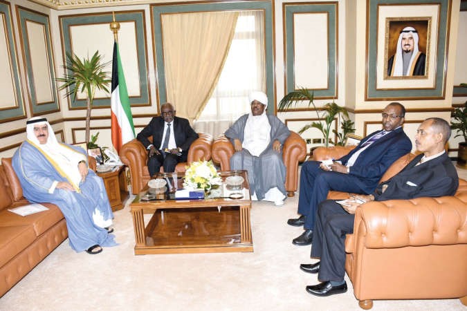 الفريق متقاعد ثابت المهنا مستقبلا اعضاء الوفد السوداني ﻿
