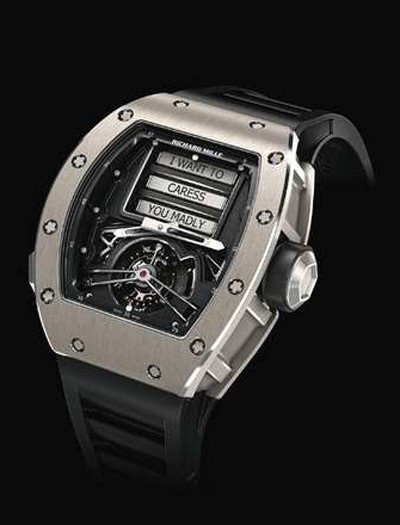 Richard Mile RN 69 Erotic Tourbillonالسعر 507 الاف و700 دولار تحتوي الساعة على 169 رسالة تظهر بطلب من المستخدم، ويمكن تغيير الرسالة بضغط زر صغير بجانب الرقم 10