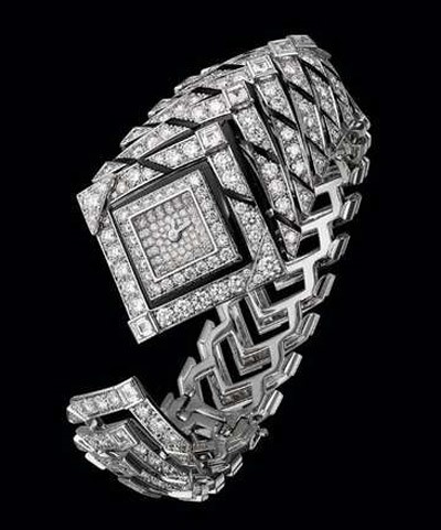 Cartier High Jewellery Inca Watchاستوحي تصميم هذه الصورة من اهرامات الانكة الساعة ذاتها مصنوعة من الالماس والذهب الابيض
