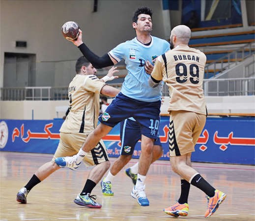 محمد فلاح لاعب السالمية في تصويبة اثناء مباراة سابقة ضد برقان 