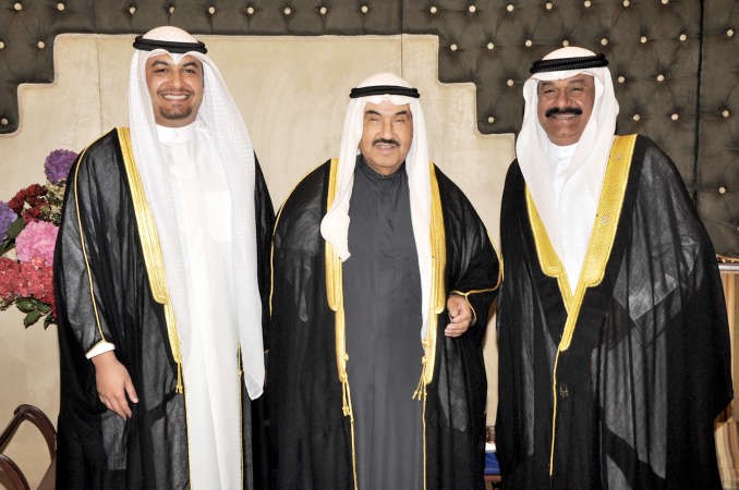 ﻿سمو الشيخ ناصر المحمد يبارك للمعرس سعود المسعود ووالده عبدالعزيز المسعود﻿