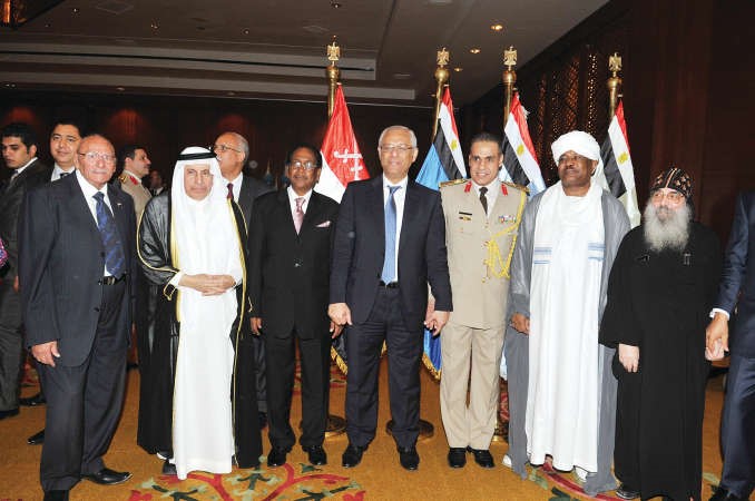سفراء مصر والسعودية والسودان والقمص بيجول والعميد حاتم عاشور خلال الحفل