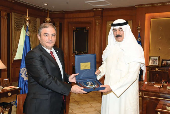 الشيخ محمد الخالد مستقبلا نائب رئيس المخابرات الروماني﻿
