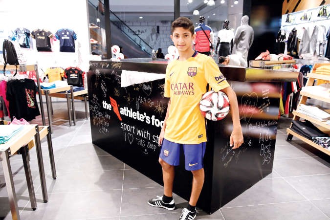 اللاعب يوسف الزايد حيث ادى حركات حرفية ابهرت الحاضرين﻿