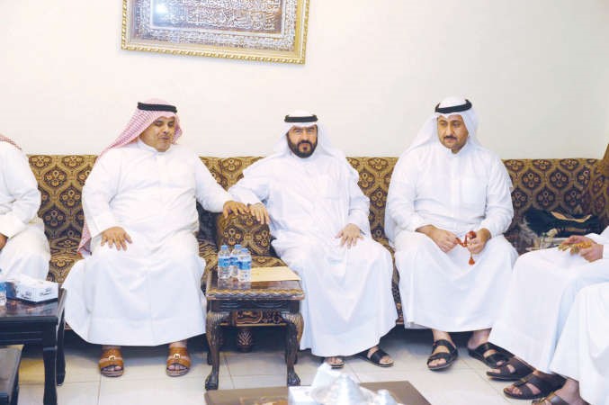 النائب سعدون حماد ومشعان الهاجري خلال اللقاء﻿
