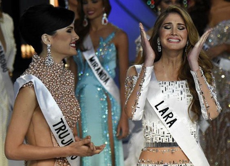 بالصور.. حسناء سورية تنتزع لقب ملكة جمال فنزويلا لعام 2015 
