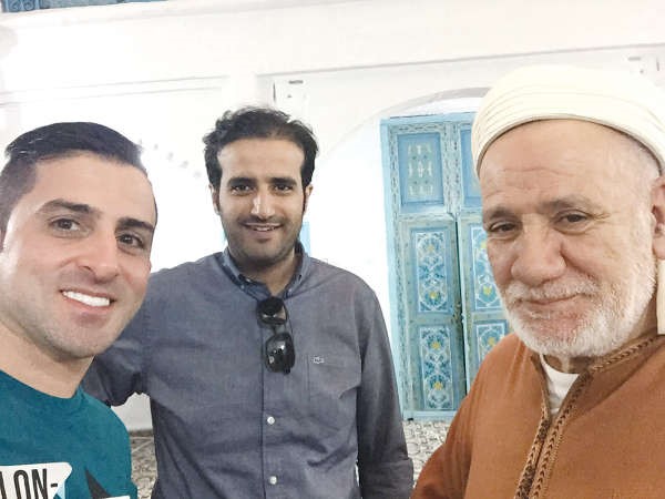 مدير التحرير الزميل محمد الحسيني والشاعر السعودي عبداللطيف بن يوسف والشيخ علي الريسوني سليل مؤسس مدينة شفشاون واحد متبني قضية الاندلس﻿