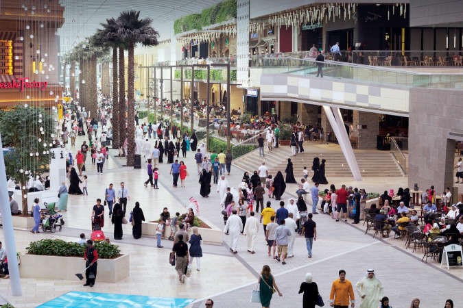 الطلب الكبير على وحدات التجزئة والمحلات التجارية بالمجمعات ادى الى ارتفاع معدلات التاجير بها خلال السنوات الخمس الاخيرة الصورة تظهر الطلب الكبير على المساحات التاجيرية في مول الافنيوز
