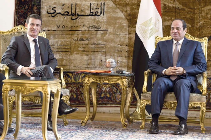 الرئيس عبدالفتاح السيسي مستقبلا رئيس الوزراء الفرنسي افپ