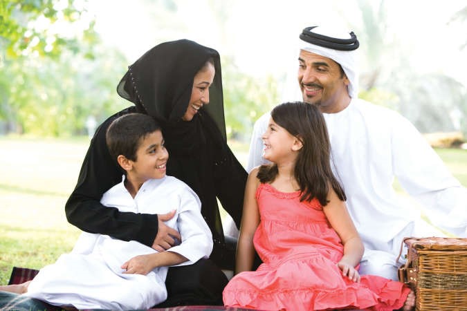 التعاون بين الزوجين يحقق السعادة الاسرية