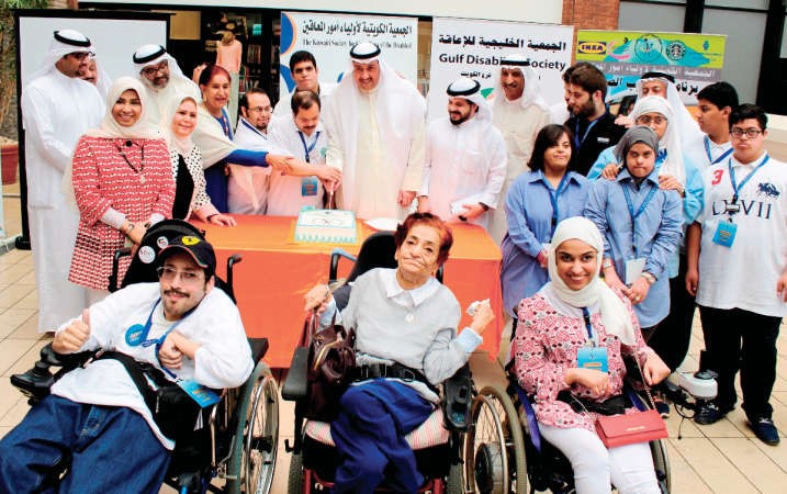 لقطة تذكارية مع المشاركين في برنامج التدريب الصيفي﻿