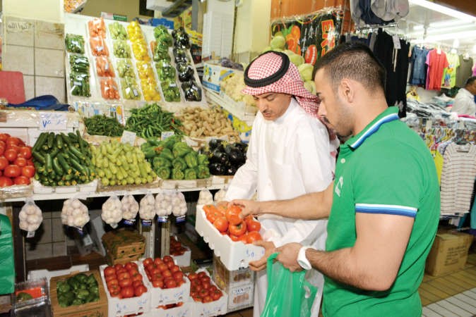 المفتش احمد الحربي يتفقد اسعار الطماطم ريليش كومار