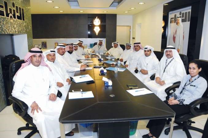 المشاركون في الندوة مع الزملاء حسين الرمضان وعفاف مختار وعادل الشنان هاني الشمري