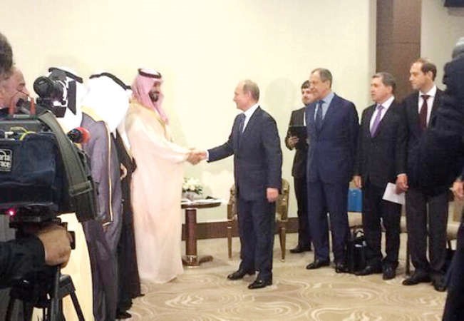 الرئيس الروسي فلاديمير بوتين مستقبلا صاحب السمو الملكي الامير محمد بن سلمان ولي ولي العهد النائب الثاني لرئيس مجلس الوزراء وزير الدفاع السعودي﻿
