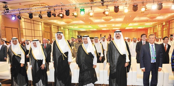 سمو رئيس الوزراء الشيخ جابر المبارك والشيخ صباح الخالد والشيخ محمد الخالد والشيخ خالد الجراح يتقدمون الحضور 