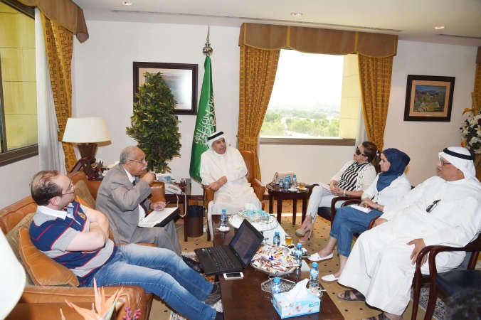 د عبدالعزيز الفايز خلال المؤتمر الصحافي ﻿
