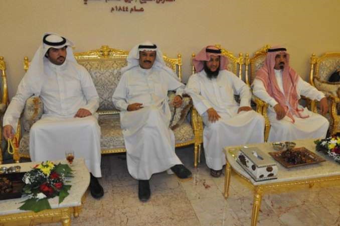 ناصر الدوسري وعدد من رواد الديوانية﻿