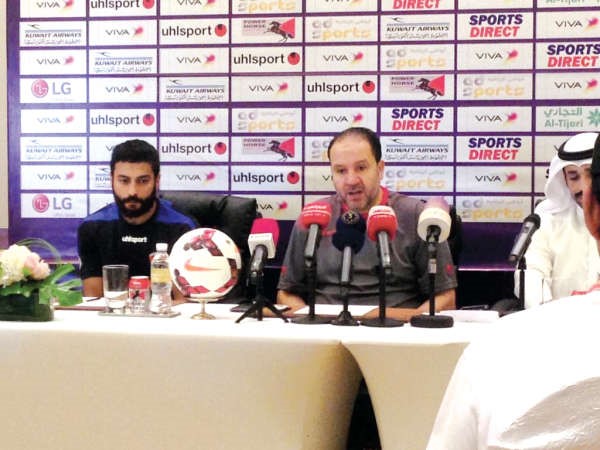 المدرب نبيل معلول وعبدالعزيز المشعان خلال المؤتمر الصحافي﻿