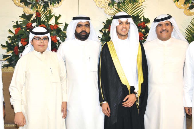  الزميل خالد الشمري وممبارك المرداس ونجله عبدالعزيز مع المعرس عبدالعزيز المرداس
﻿