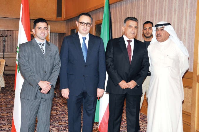 المدير العام للامن اللبناني اللواء عباس ابراهيم ورجل الاعمال اللبناني حسن حجيج يتوسطان الزميلين نائب رئيس التحرير عدنان الراشد ومدير التحرير محمد الحسيني 