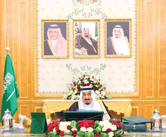 خادم الحرمين الشريفين الملك سلمان بن عبدالعزيز خلال رئاسته امس لجلسة مجلس الوزراء بالرياض	واس﻿