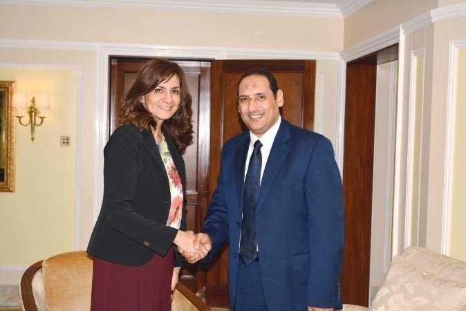 الوزيرة نبيلة مكرم مرحبة بالزميل اسامة ابوالسعودريليش كومار﻿