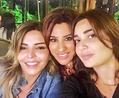 سيلفي بدون ماكياج يجمع سيرين ونجوى وريما نجيم