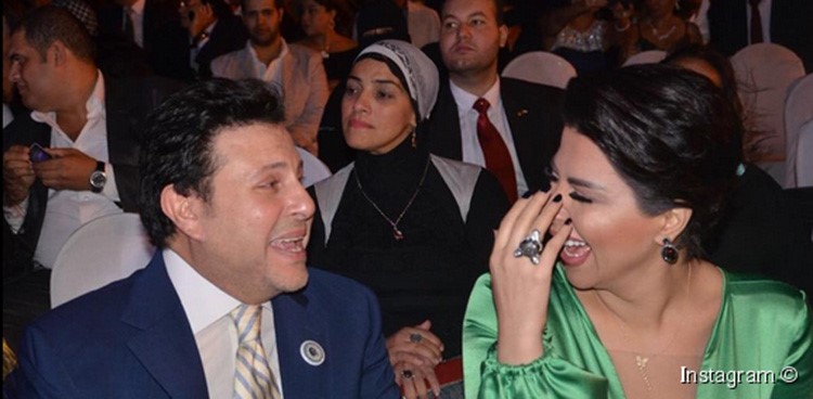 بالصور.. الهواء يكشف عن ارتداء شمس "مشد للترهلات" ما وضعها في موقف محرج 