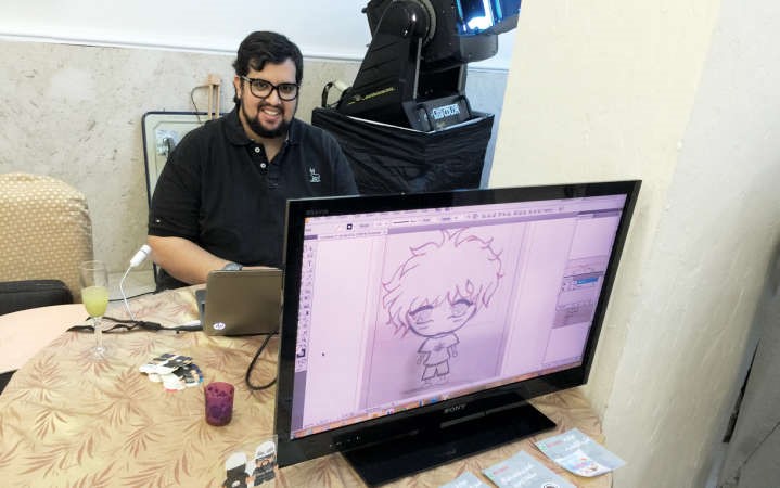 سعد الشامري فنان تشكيلي يجيد التصميم الالكتروني