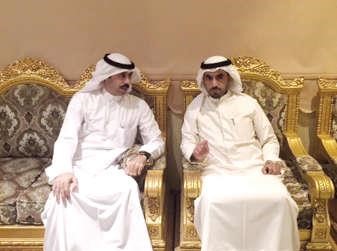 دمشاري المطوطح وخالد العنزي خلال اللقاء﻿