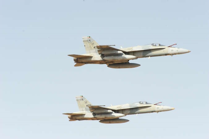 طائرات F18 تسيطر على الاجواء﻿
