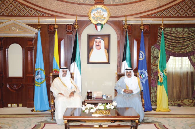 سمو ولي العهد الشيخ نواف الاحمد خلال استقباله علي الراشد﻿