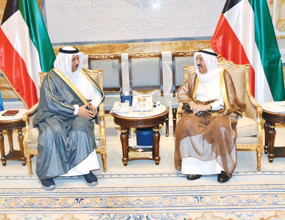 صاحب السمو الامير الشيخ صباح الاحمد مستقبلا سمو رئيس الوزراء الشيخ جابر المبارك 