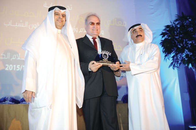 الزميل عماد النويري يتسلم تكريمه﻿