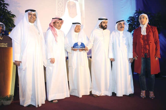 تكريم الراحل عبدالعزيز المساعيد بحضور ابنيه شموخ المساعيد وعز المساعيد وحفيده بدر المساعيد﻿