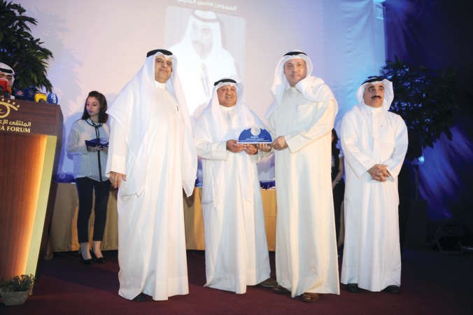 احمد المنيس يتسلم تكريم الاعلامي الراحل سامي المنيس﻿