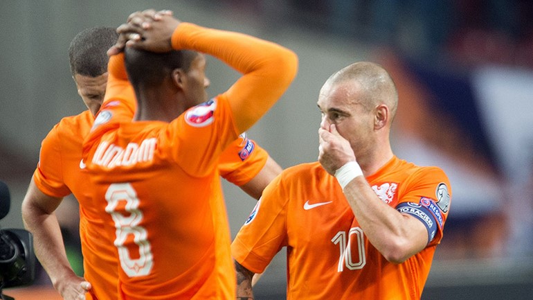 بالصور.. حسرة فان بيرسي ورفاقه بعد الخروج المهين في تصفيات اليورو 